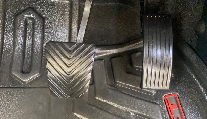 2020 KIA SONET HTX 1.0 IMT, Petrol, Manual, 42,801 km, Pedals