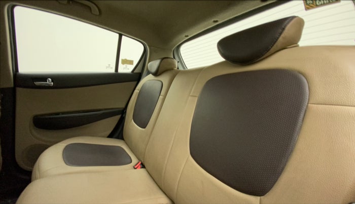 2014 Hyundai i20 SPORTZ 1.2, Petrol, Manual, 85,355 km, Right Side Rear Door Cabin