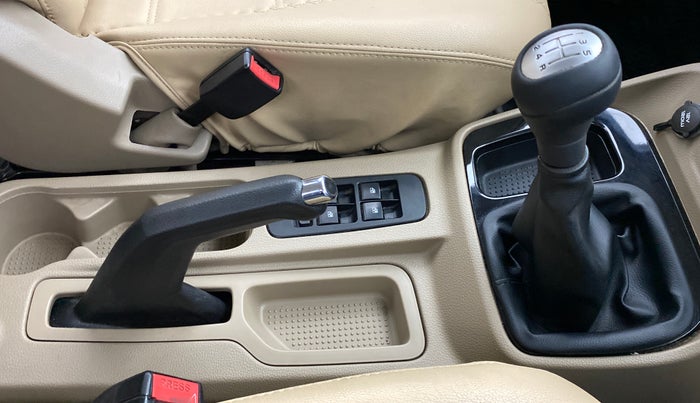 2016 Mahindra TUV300 T8, Diesel, Manual, 55,597 km, Gear Lever