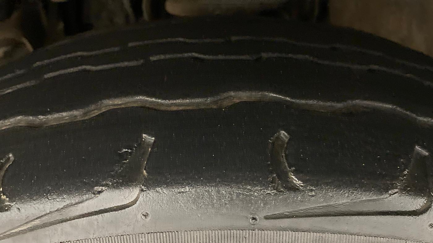 2016 Mahindra TUV300 T8, Diesel, Manual, 55,597 km, Left Front Tyre Tread