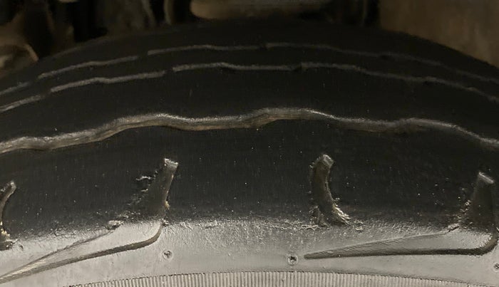 2016 Mahindra TUV300 T8, Diesel, Manual, 55,597 km, Left Front Tyre Tread