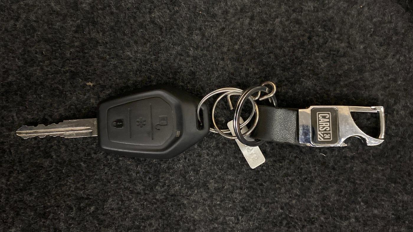 2016 Mahindra TUV300 T8, Diesel, Manual, 55,597 km, Key Close Up