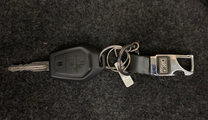 2016 Mahindra TUV300 T8, Diesel, Manual, 55,597 km, Key Close Up