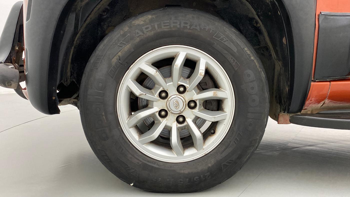 2016 Mahindra TUV300 T8, Diesel, Manual, 55,597 km, Left Front Wheel