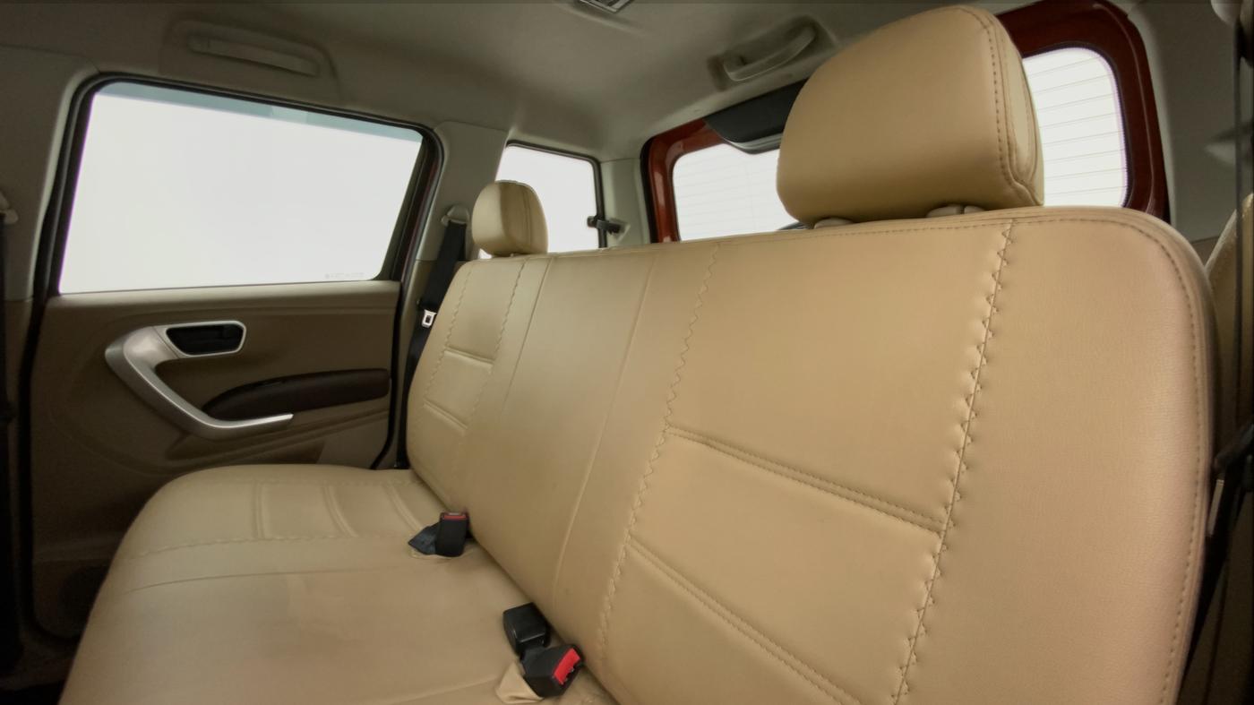 2016 Mahindra TUV300 T8, Diesel, Manual, 55,597 km, Right Side Rear Door Cabin