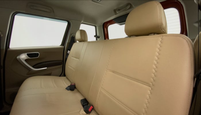 2016 Mahindra TUV300 T8, Diesel, Manual, 55,597 km, Right Side Rear Door Cabin