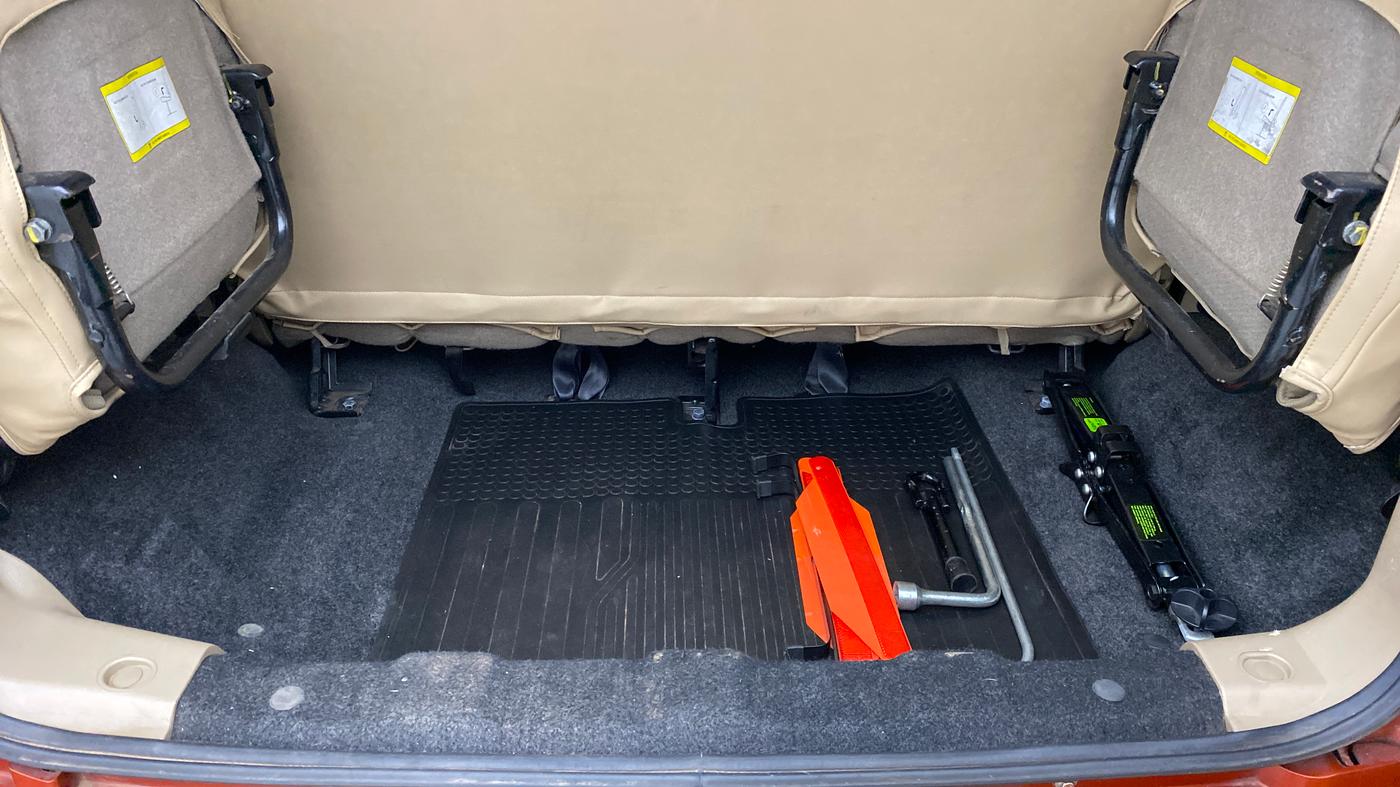 2016 Mahindra TUV300 T8, Diesel, Manual, 55,597 km, Boot Inside