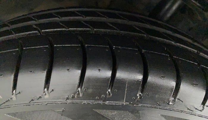 2012 Toyota Etios Liva G, Petrol, Manual, 24,434 km, Right Rear Tyre Tread