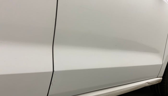 2016 Volkswagen Vento HIGHLINE PETROL AT, Petrol, Automatic, 1,03,296 km, Driver-side door - Minor scratches