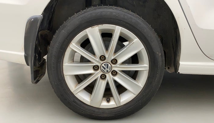 2016 Volkswagen Vento HIGHLINE PETROL AT, Petrol, Automatic, 1,03,296 km, Right Rear Wheel