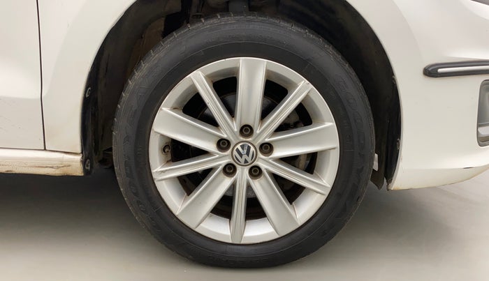 2016 Volkswagen Vento HIGHLINE PETROL AT, Petrol, Automatic, 1,03,296 km, Right Front Wheel
