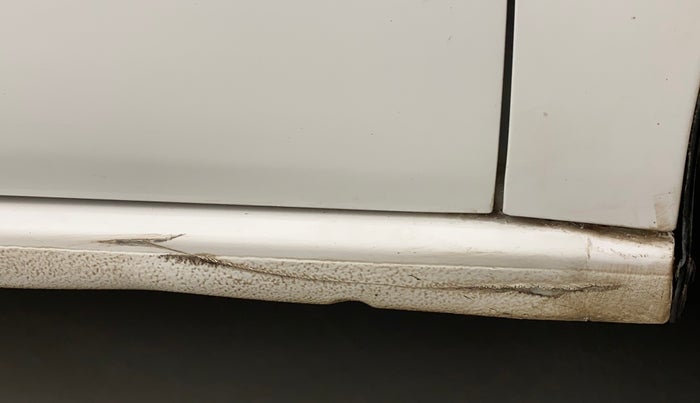 2016 Volkswagen Vento HIGHLINE PETROL AT, Petrol, Automatic, 1,03,296 km, Right running board - Minor scratches