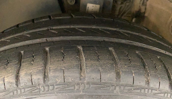 2016 Volkswagen Vento HIGHLINE PETROL AT, Petrol, Automatic, 1,03,296 km, Left Front Tyre Tread