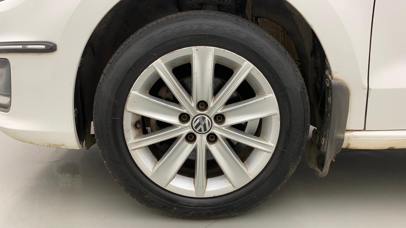 2016 Volkswagen Vento HIGHLINE PETROL AT, Petrol, Automatic, 1,03,296 km, Left Front Wheel