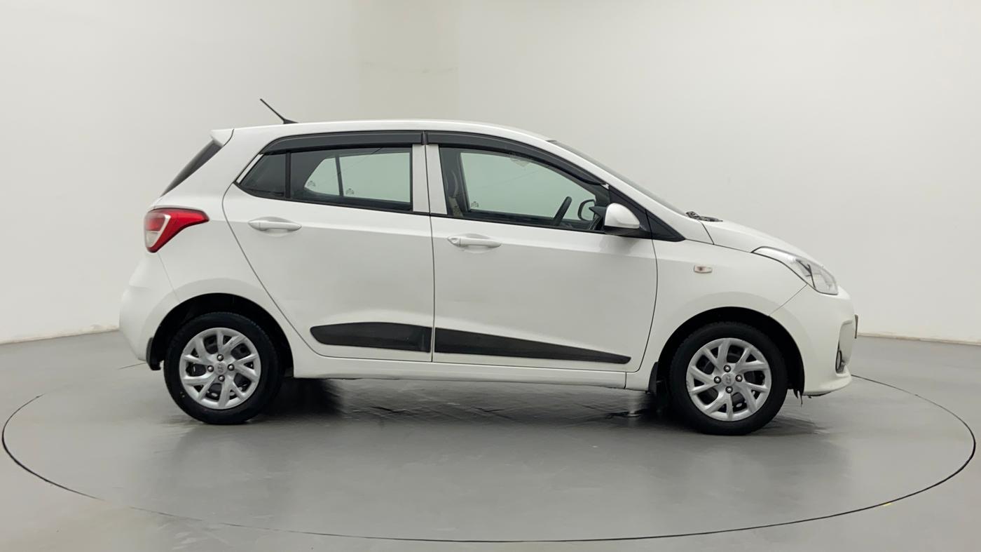 2017 Hyundai Grand i10 Sportz1.2 CRDI, Diesel, Manual, 43,683 km, Right Side