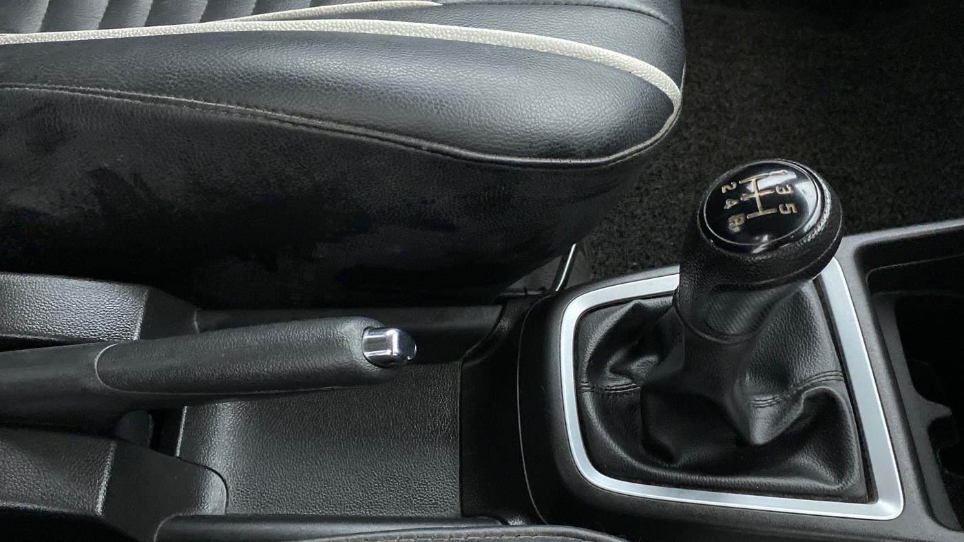 2018 Maruti Swift VXI D, Petrol, Manual, 17,239 km, Gear Lever