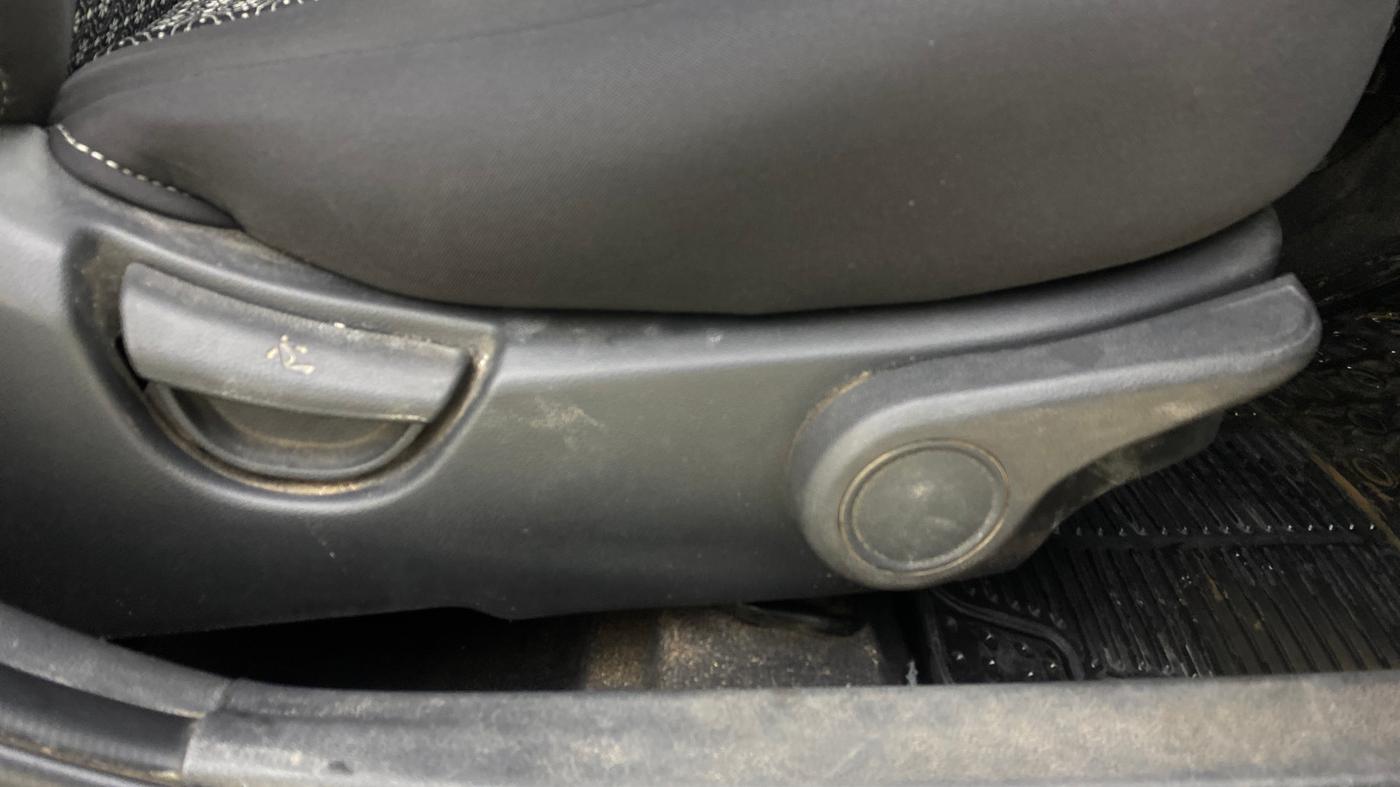 2016 Hyundai Grand i10 ASTA (O) AT 1.2 KAPPA VTVT, CNG, Automatic, 1,17,677 km, Driver Side Adjustment Panel