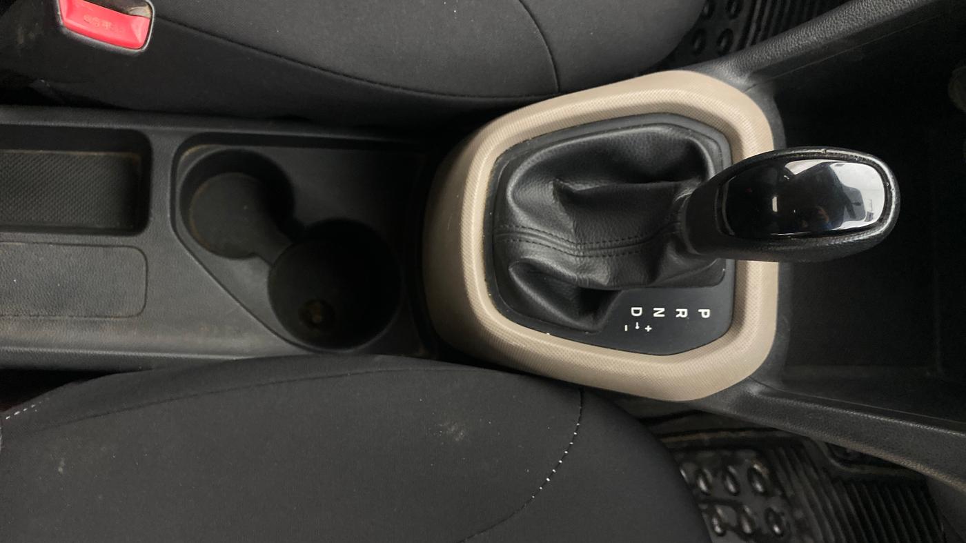 2016 Hyundai Grand i10 ASTA (O) AT 1.2 KAPPA VTVT, CNG, Automatic, 1,17,677 km, Gear Lever
