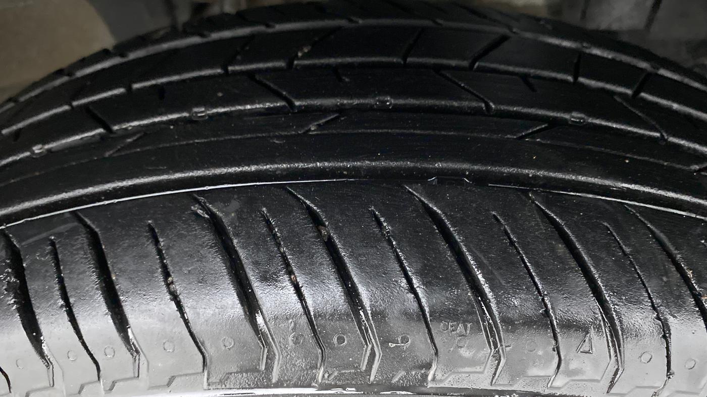 2021 Renault Kiger RXT 1.0 AMT, Petrol, Automatic, 10,893 km, Right Front Tyre Tread