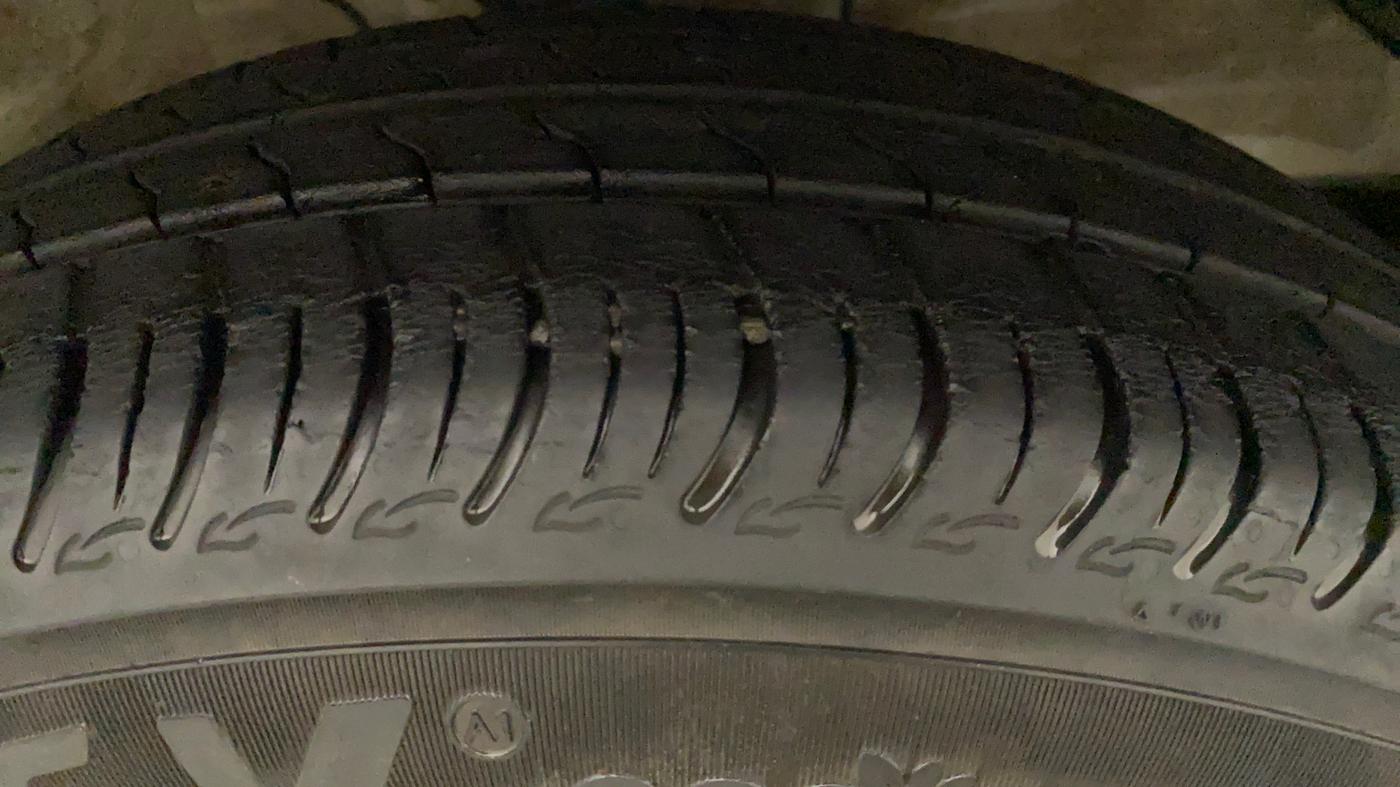 2021 Maruti S PRESSO VXI PLUS AMT, Petrol, Automatic, 27,012 km, Right Front Tyre Tread