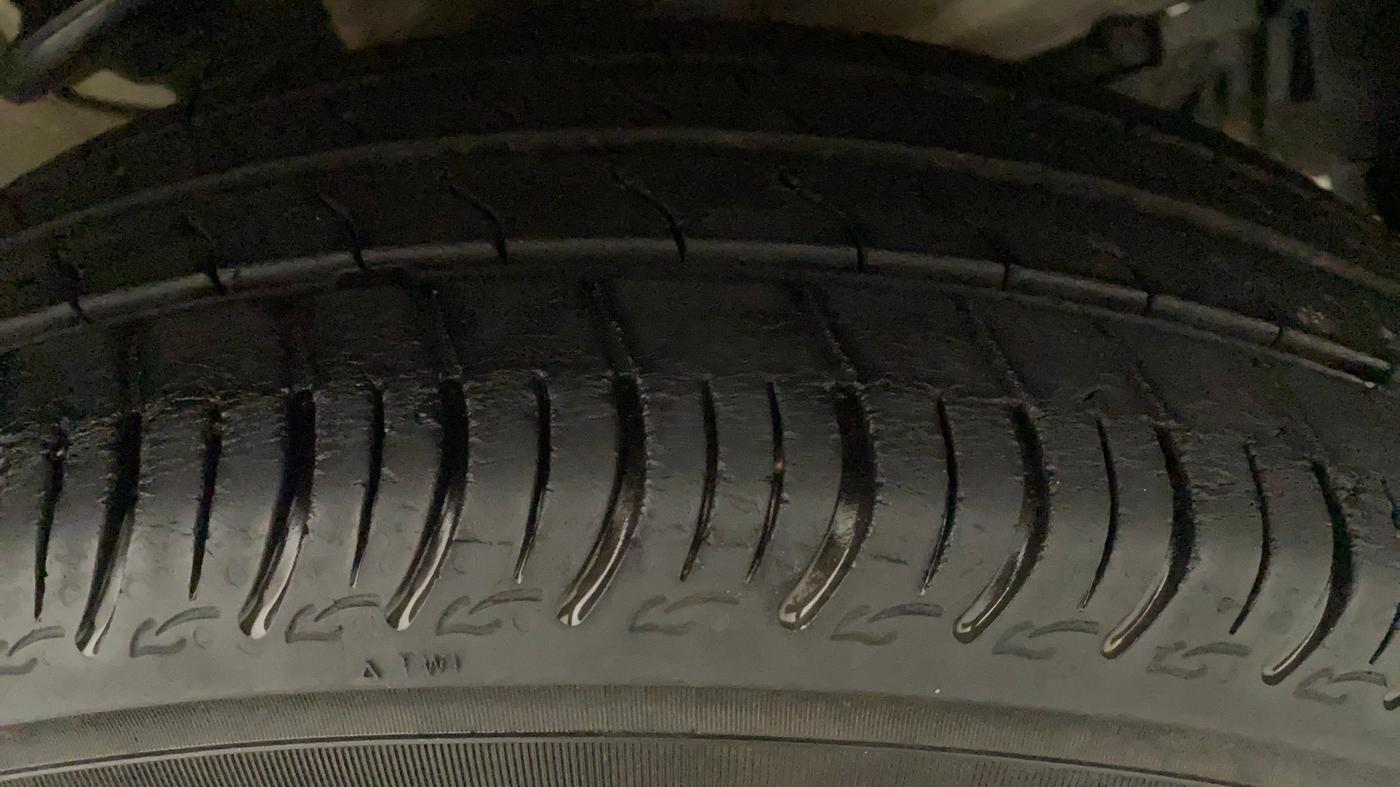 2021 Maruti S PRESSO VXI PLUS AMT, Petrol, Automatic, 27,012 km, Left Front Tyre Tread
