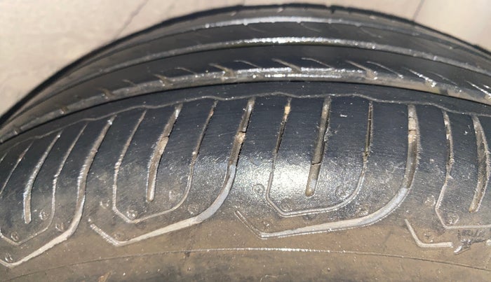 2016 Honda Amaze 1.2L I-VTEC S AT, Petrol, Automatic, 53,658 km, Left Rear Tyre Tread