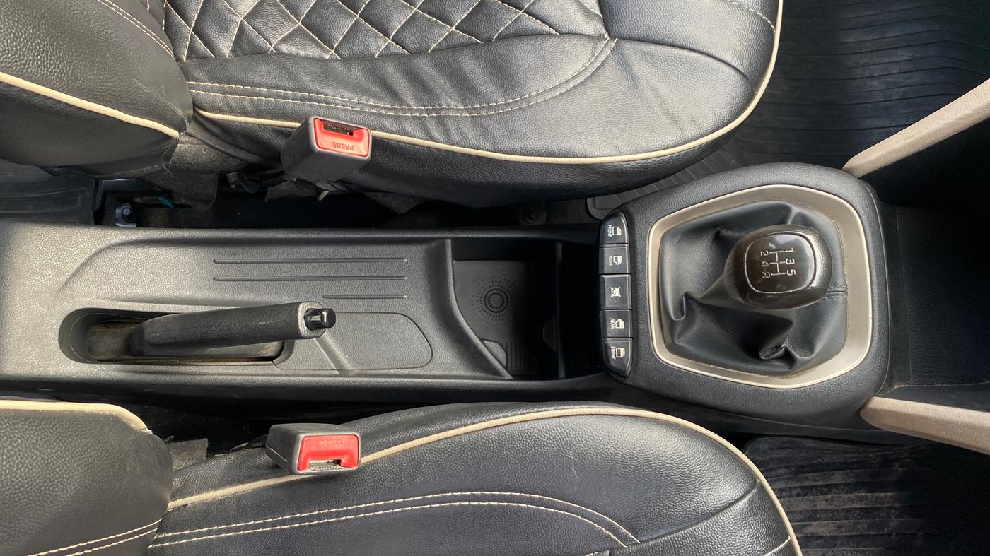 2021 Hyundai NEW SANTRO SPORTZ EXECUTIVE MT CNG, CNG, Manual, 84,801 km, Gear Lever
