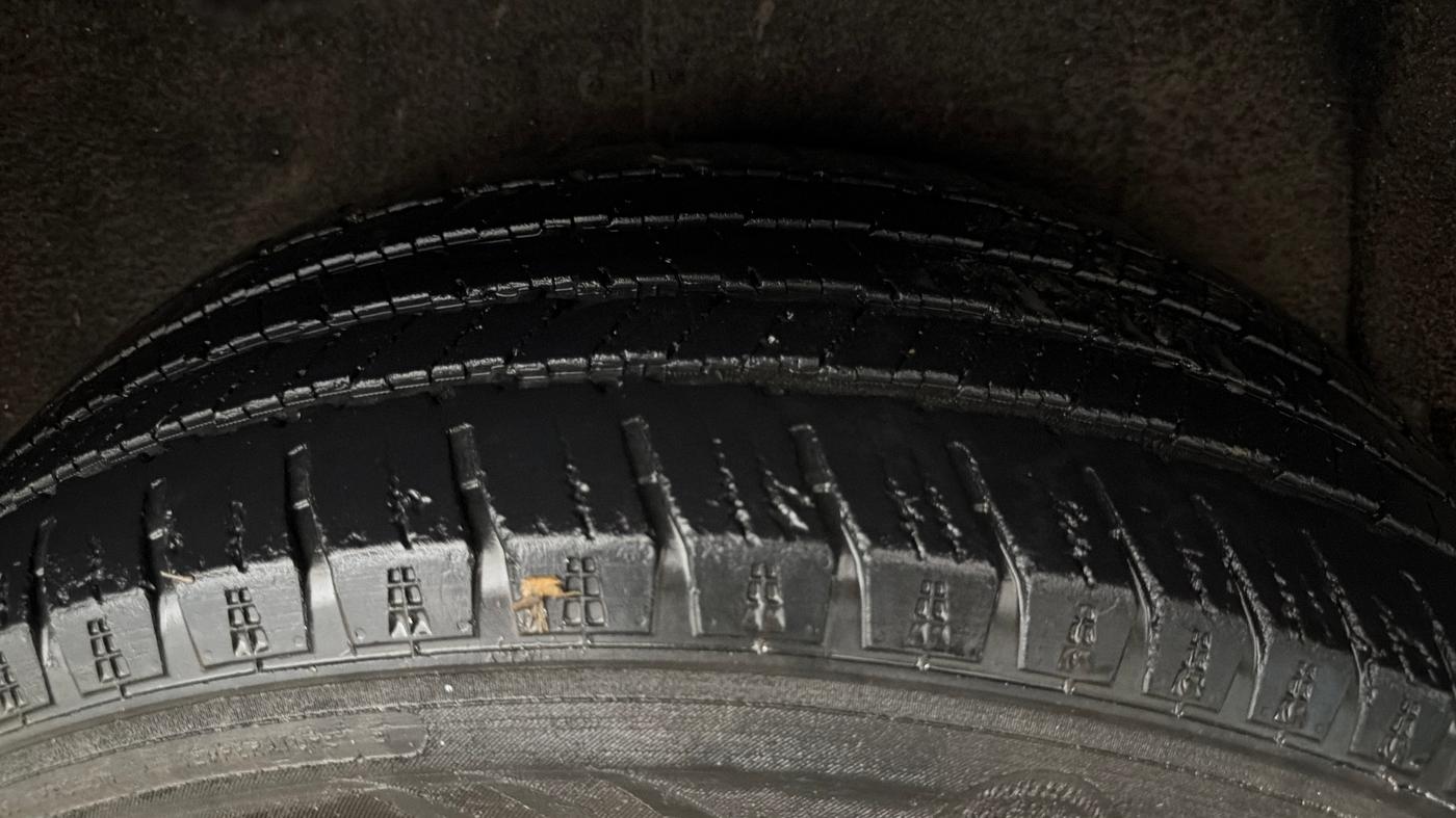 2023 Mahindra SCORPIO-N Z8 PETROL AT 7 STR, Petrol, Automatic, 1,00,822 km, Left Rear Tyre Tread