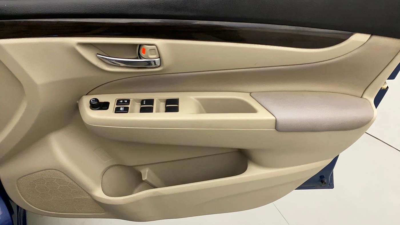 2017 Maruti Ciaz ZETA DIESEL 1.3, Diesel, Manual, 90,677 km, Driver Side Door Panels Control
