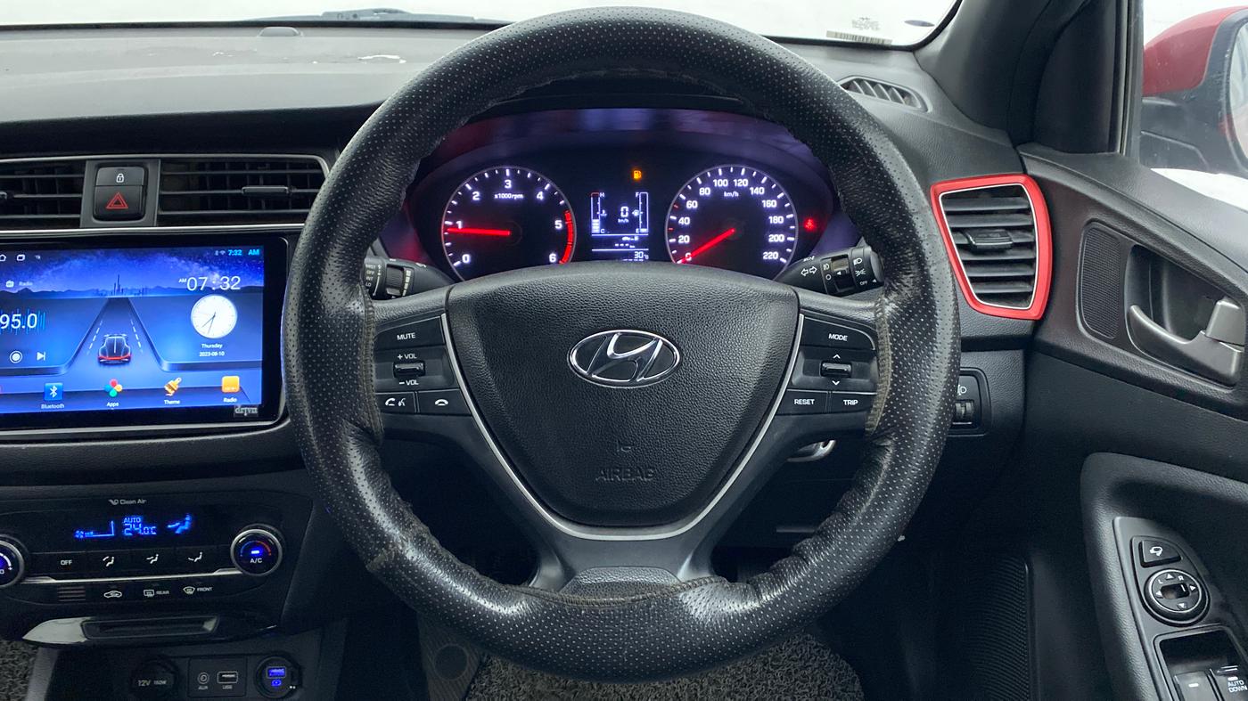 2018 Hyundai Elite i20 ASTA 1.4 CRDI DUAL TONE, Diesel, Manual, 1,18,522 km, Steering Wheel Close Up