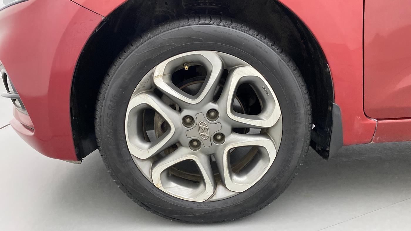 2018 Hyundai Elite i20 ASTA 1.4 CRDI DUAL TONE, Diesel, Manual, 1,18,522 km, Left Front Wheel