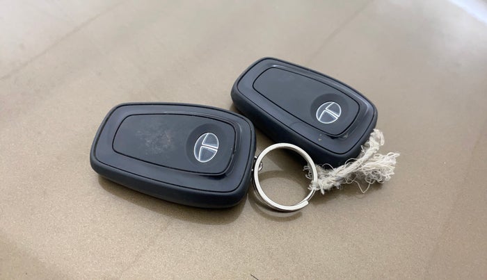 2022 Tata NEXON XZA PLUS (PREMIUM) DIESEL JET, Diesel, Automatic, 58,990 km, Key Close Up