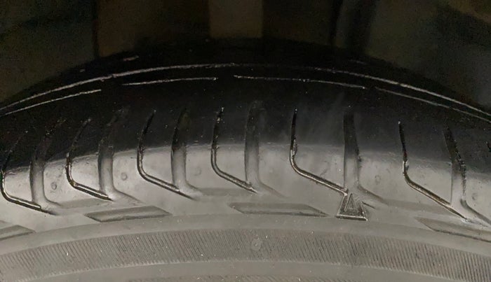 2022 Tata NEXON XZA PLUS (PREMIUM) DIESEL JET, Diesel, Automatic, 58,990 km, Right Front Tyre Tread