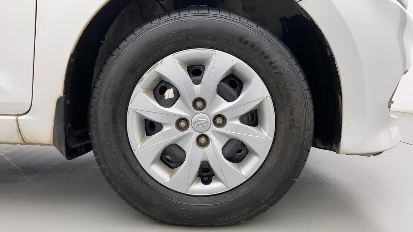 2016 Hyundai Elite i20 MAGNA 1.2, Petrol, Manual, 28,777 km, Right Front Wheel