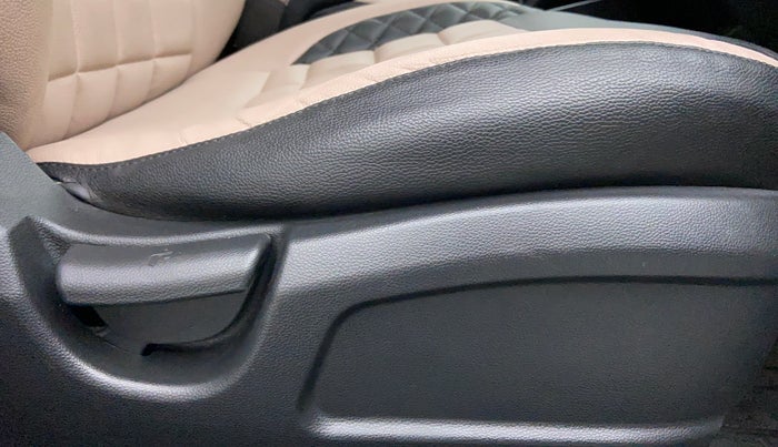 2016 Hyundai Elite i20 MAGNA 1.2, Petrol, Manual, 28,777 km, Driver Side Adjustment Panel