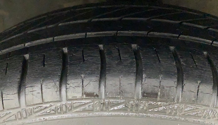 2011 Hyundai i20 MAGNA 1.2, Petrol, Manual, 75,146 km, Right Front Tyre Tread