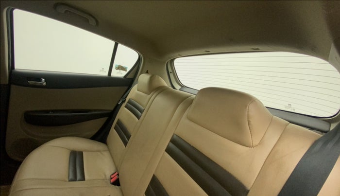 2011 Hyundai i20 MAGNA 1.2, Petrol, Manual, 75,146 km, Right Side Rear Door Cabin