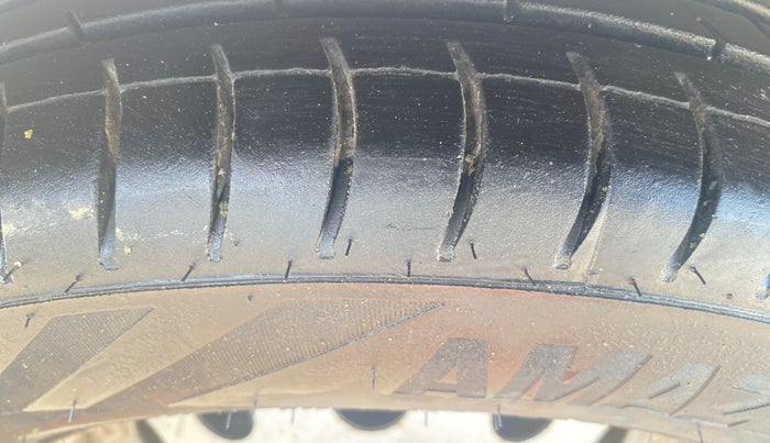 2015 Hyundai Eon ERA +, Petrol, Manual, 95,486 km, Left Front Tyre Tread