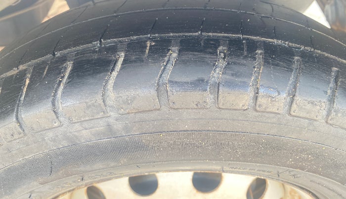 2015 Hyundai Eon ERA +, Petrol, Manual, 95,486 km, Left Rear Tyre Tread