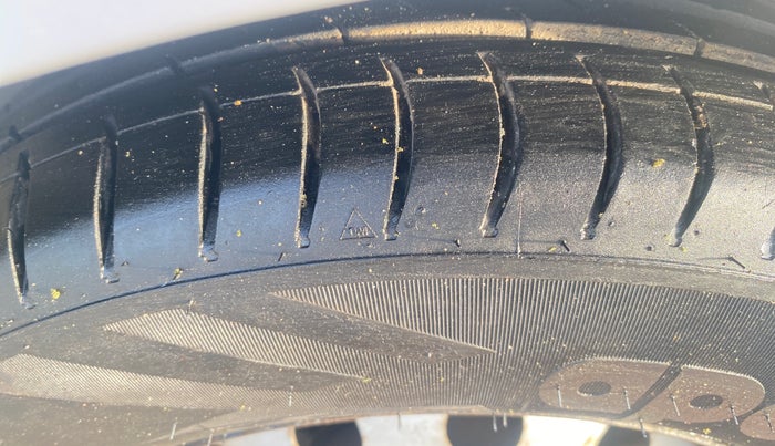 2015 Hyundai Eon ERA +, Petrol, Manual, 95,486 km, Right Front Tyre Tread