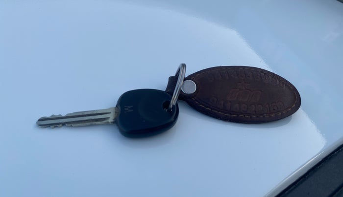 2015 Hyundai Eon ERA +, Petrol, Manual, 95,486 km, Key Close Up