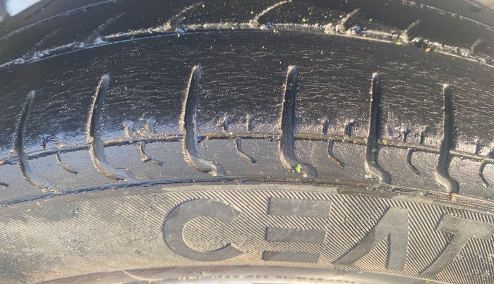 2015 Hyundai Eon ERA +, Petrol, Manual, 95,486 km, Right Rear Tyre Tread