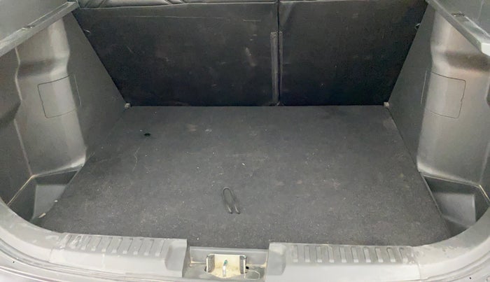 2018 Maruti Vitara Brezza ZDI PLUS, Diesel, Manual, 16,023 km, Dicky (Boot door) - Parcel tray missing