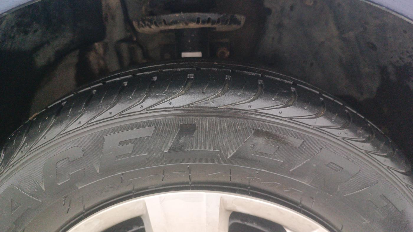 2014 Volkswagen Polo COMFORTLINE 1.2L, Petrol, Manual, 38,425 km, Right Front Tyre Tread