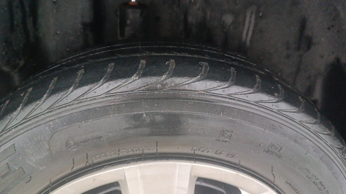 2014 Volkswagen Polo COMFORTLINE 1.2L, Petrol, Manual, 38,425 km, Right Rear Tyre Tread