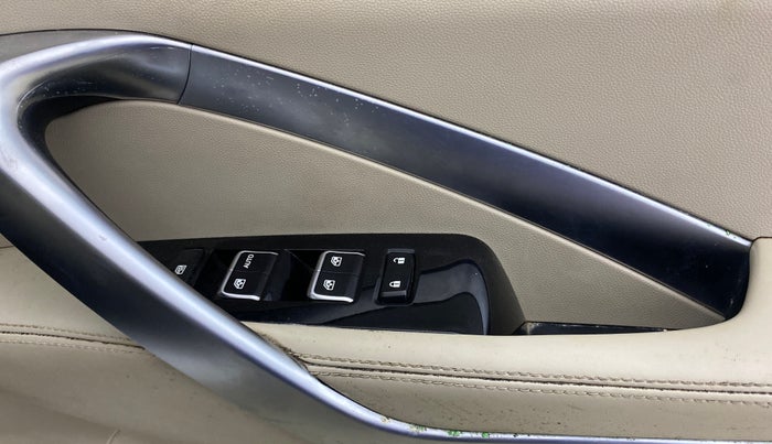 2022 MG HECTOR SHARP 1.5 PETROL CVT, Petrol, Automatic, 33,533 km, Driver Side Door Panels Control