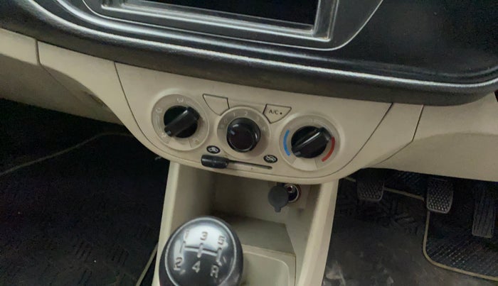 2020 Maruti Alto LXI, Petrol, Manual, 37,676 km, AC Unit - Directional switch has minor damage
