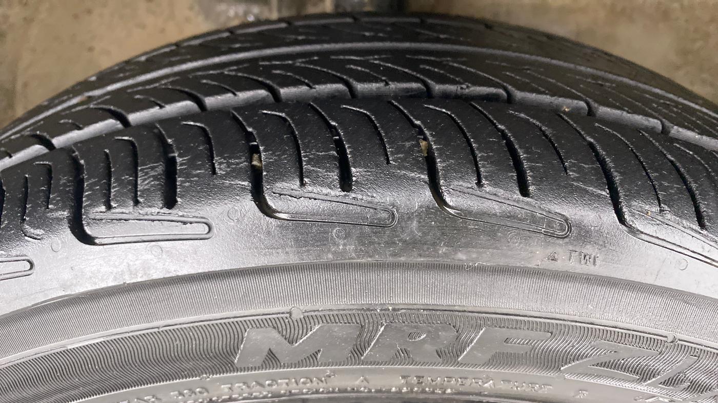 2013 Maruti Wagon R 1.0 VXI, Petrol, Manual, 40,451 km, Right Front Tyre Tread