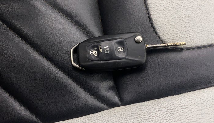 2018 Tata Tiago XT PETROL, Petrol, Manual, 1,28,118 km, Key Close Up