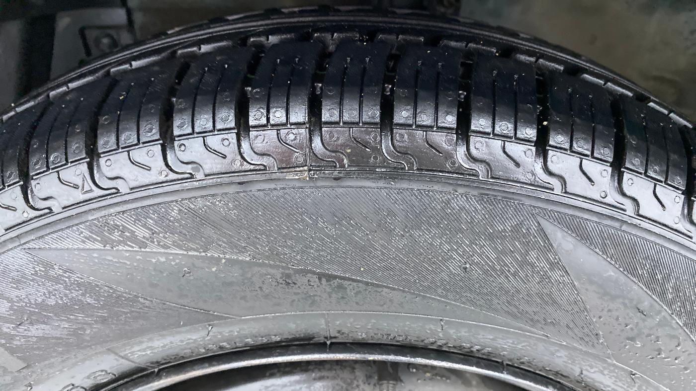2013 Maruti Swift Dzire VXI 1.2 BS IV, Petrol, Manual, 1,05,555 km, Left Front Tyre Tread